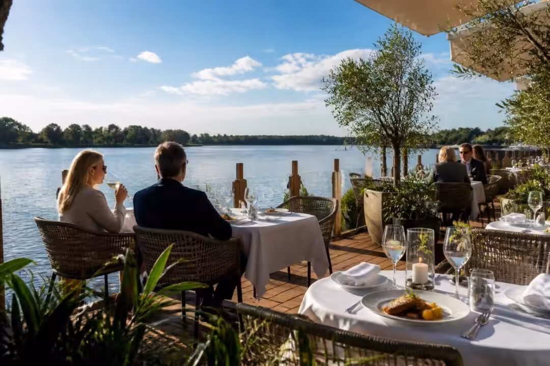 découvrez au bord de l'eau, un restaurant charmant avec une vue imprenable. consultez notre adresse, explorez le menu varié et lisez les avis des clients pour une expérience culinaire inoubliable.