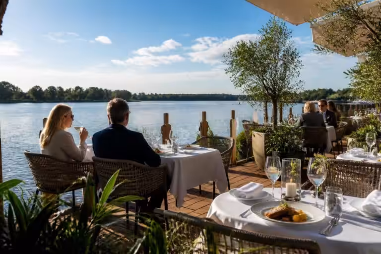 découvrez au bord de l'eau, un restaurant charmant avec une vue imprenable. consultez notre adresse, explorez le menu varié et lisez les avis des clients pour une expérience culinaire inoubliable.